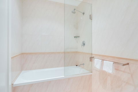 York Apartments On Grenfell - Accommodation Yamba 14