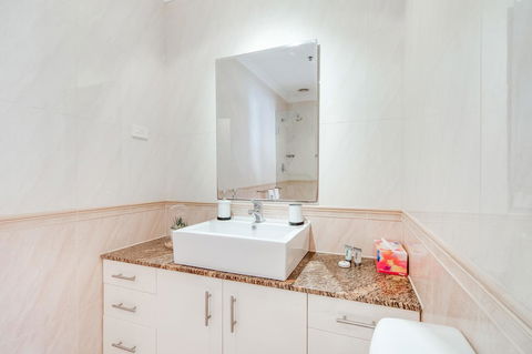 York Apartments On Grenfell - Accommodation Yamba 13