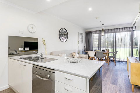 Heart Of Glenelg BnB - Accommodation Yamba 5
