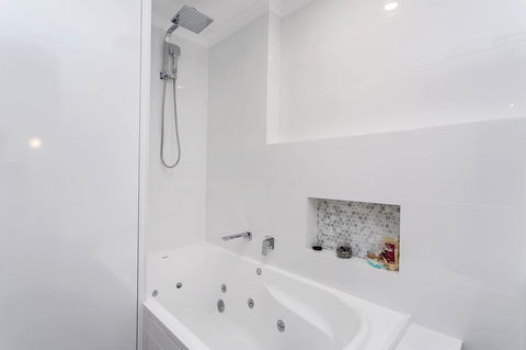 Heart Of Glenelg BnB - Accommodation Yamba 4