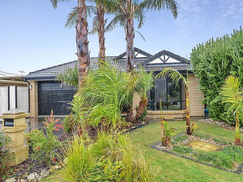 Lakeside - Encounter Bay - Accommodation Yamba 1