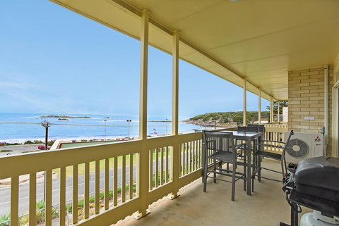 The Dolphins Beachfront Apartments - Accommodation Yamba 10