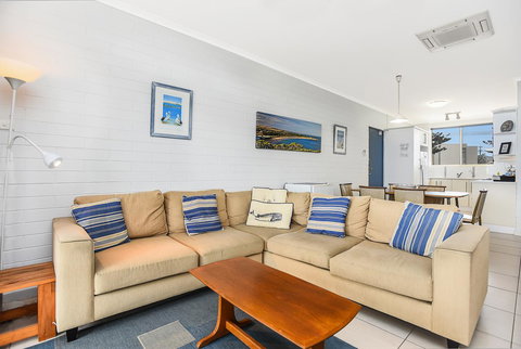 The Dolphins Beachfront Apartments - Accommodation Yamba 11