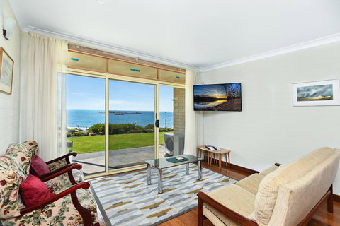 The Dolphins Beachfront Apartments - Accommodation Yamba 7