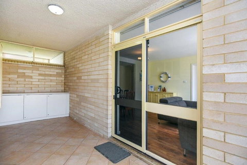 The Dolphins Beachfront Apartments - Accommodation Yamba 3