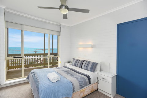 The Dolphins Beachfront Apartments - Accommodation Yamba 14
