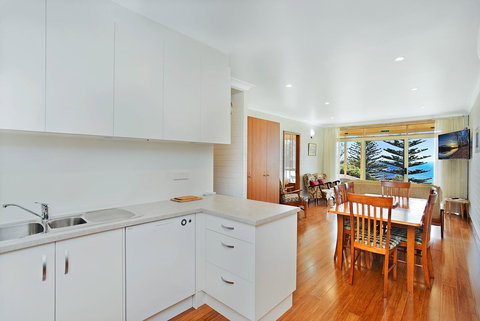The Dolphins Beachfront Apartments - Accommodation Yamba 4