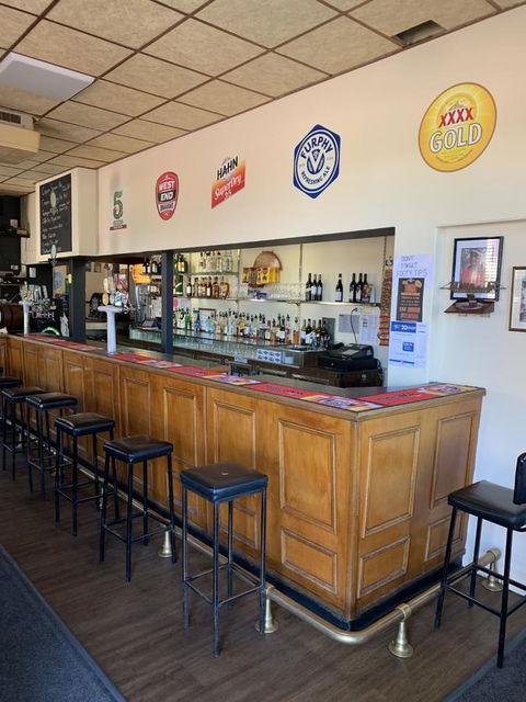 Commercial Hotel Morgan - Accommodation Yamba 2