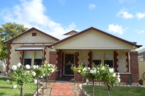 Two Cow Cottage Bed & Breakfast - Accommodation Yamba 1