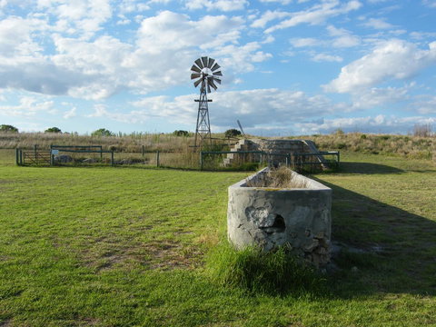 Coorong Waterfront Retreat - Accommodation Yamba 24