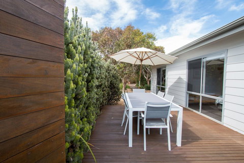Coorong Waterfront Retreat - Accommodation Yamba 16