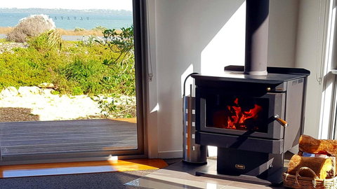 Coorong Waterfront Retreat - Accommodation Yamba 1