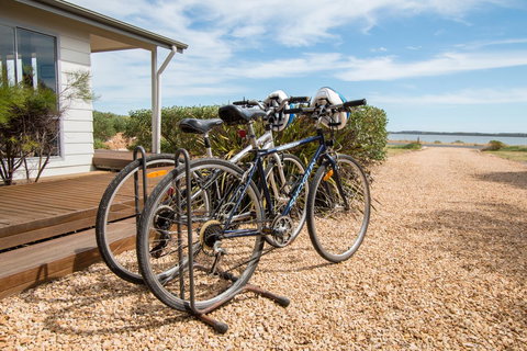 Coorong Waterfront Retreat - Accommodation Yamba 5