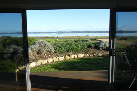 Coorong Waterfront Retreat - Accommodation Yamba 20