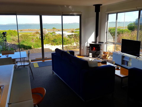 Coorong Waterfront Retreat - Accommodation Yamba 0