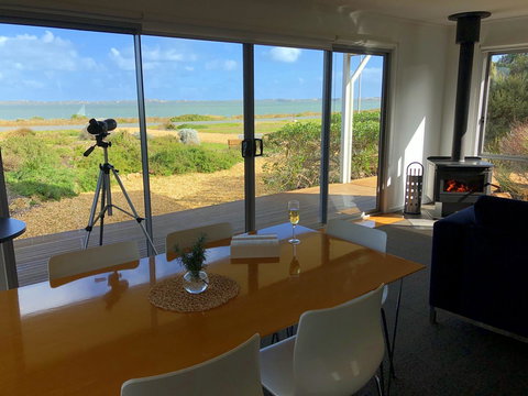 Coorong Waterfront Retreat - Accommodation Yamba 7