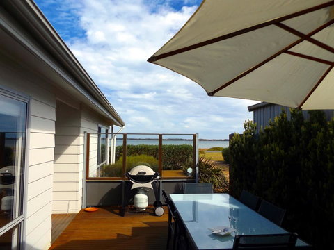 Coorong Waterfront Retreat - Accommodation Yamba 17