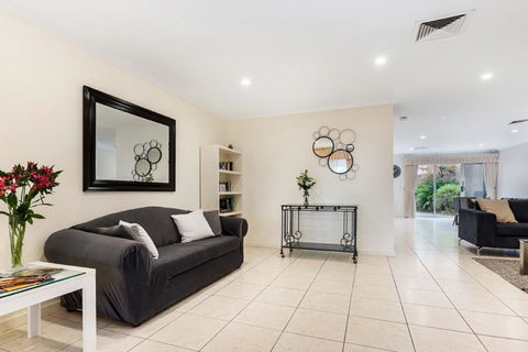Adelaide Style Accommodation-Close To City-North Adelaide-3 Bdrm- FREE Parking - Accommodation Yamba 5