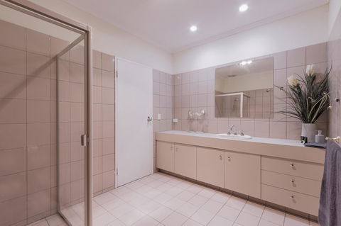 Adelaide Style Accommodation-Close To City-North Adelaide-3 Bdrm- FREE Parking - Accommodation Yamba 31