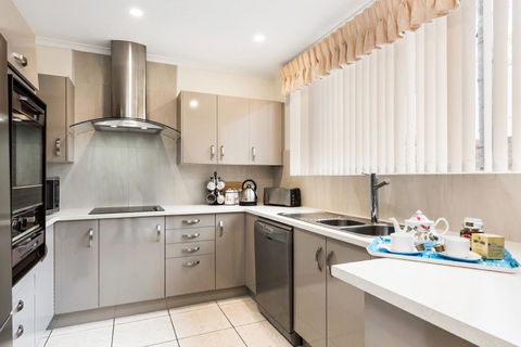 Adelaide Style Accommodation-Close To City-North Adelaide-3 Bdrm- FREE Parking - Accommodation Yamba 6