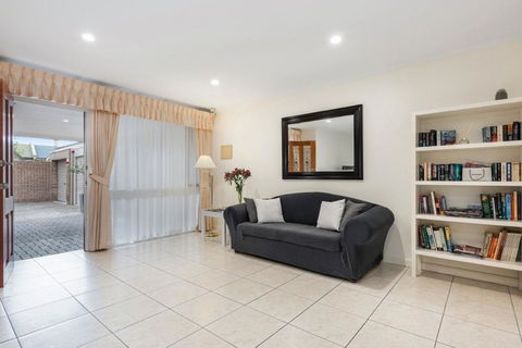 Adelaide Style Accommodation-Close To City-North Adelaide-3 Bdrm- FREE Parking - Accommodation Yamba 7