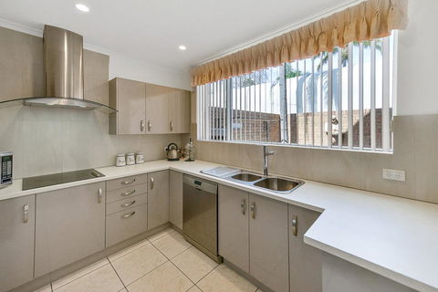 Adelaide Style Accommodation-Close To City-North Adelaide-3 Bdrm- FREE Parking - Accommodation Yamba 9