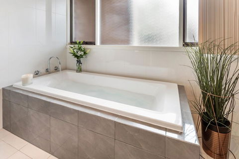 Adelaide Style Accommodation-Close To City-North Adelaide-3 Bdrm- FREE Parking - Accommodation Yamba 2