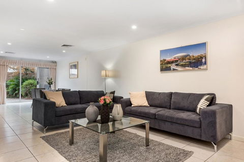 Adelaide Style Accommodation-Close To City-North Adelaide-3 Bdrm- FREE Parking - Accommodation Yamba 0