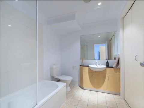 Spacious 4 BR And 2 Bathrooms City Apartment - Accommodation Yamba 8