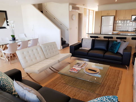 Spacious 4 BR And 2 Bathrooms City Apartment - Accommodation Yamba 0