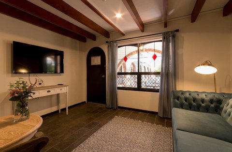 The Manor Basket Range - Accommodation Yamba 7