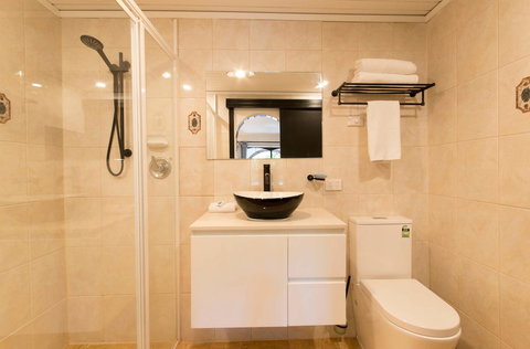 The Manor Basket Range - Accommodation Yamba 6