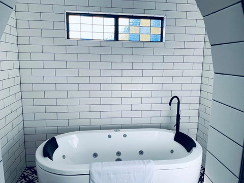 The Manor Basket Range - Accommodation Yamba 11