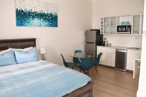 Smugglers Inn Studio Apartments - Accommodation Yamba 4