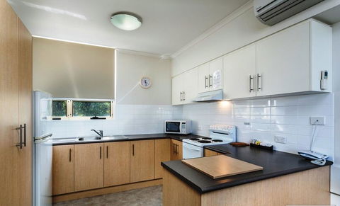 Glenelg Holiday Apartments - Corfu - Accommodation Yamba 4