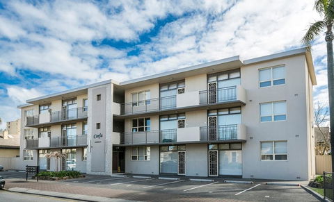 Glenelg Holiday Apartments - Corfu - Accommodation Yamba 0