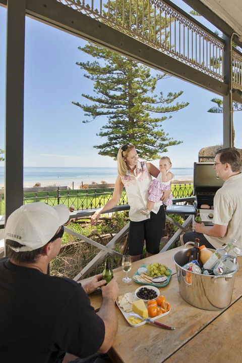 Seawall Apartments - Accommodation Yamba 9
