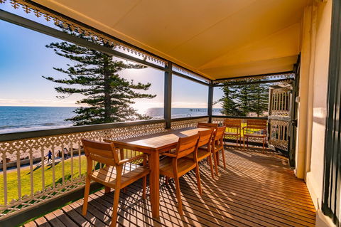 Seawall Apartments - Accommodation Yamba 1