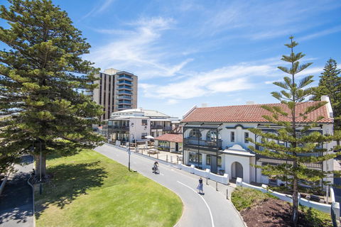 Seawall Apartments - Accommodation Yamba 0
