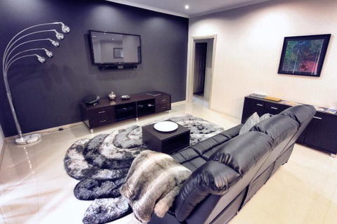 Casavino Luxury Villa - Accommodation Yamba 0