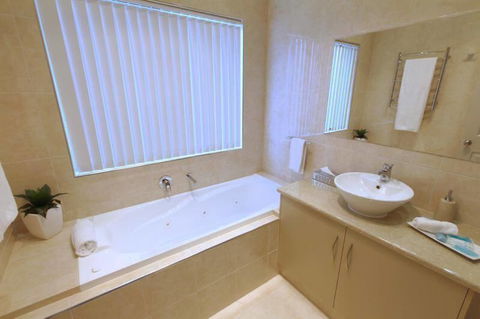 Casavino Luxury Villa - Accommodation Yamba 26