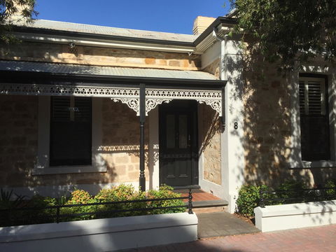8 Osborne - Accommodation Yamba 0