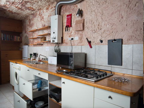 Ali\'s Underground Studio - Accommodation Yamba 4