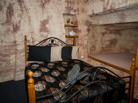 Ali\'s Underground Studio - Accommodation Yamba 8