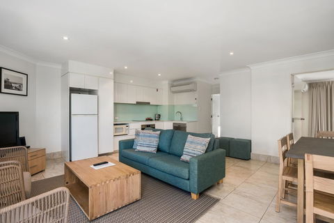 Bayview Beachfront Apartments, In Town Right On The Beach - Accommodation Yamba 41