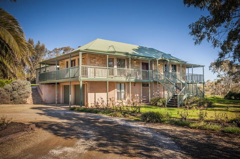Angaston Saleyards Luxury Accommodation - Accommodation Yamba 0