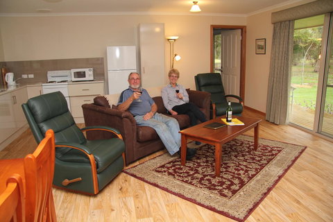 Camawald Coonawarra Cottage B&B - Accommodation Yamba 4