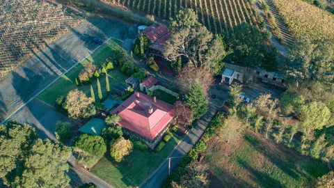 Vineyard Cottage BnB - Accommodation Yamba 1