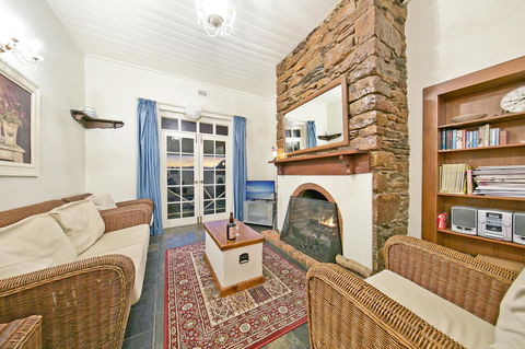 Vineyard Cottage BnB - Accommodation Yamba 3