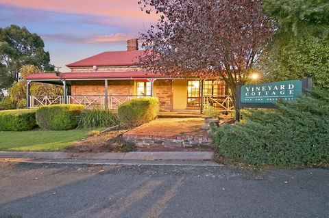 Vineyard Cottage BnB - Accommodation Yamba 8